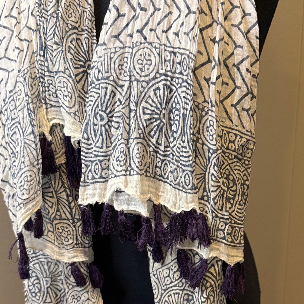 B14 Women’s Chic Navy Purple and White Patterned Scarf - Picture 2 of 8